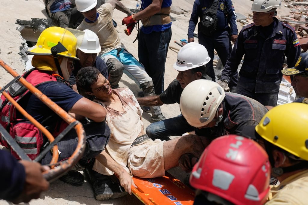 Venezuela'da 7.2 ve 7.5 Büyüklüğündeki Depremlerde Ölü Sayısı 920'ye Yükseldi, 51 Binden Fazla Kişi Kayıp