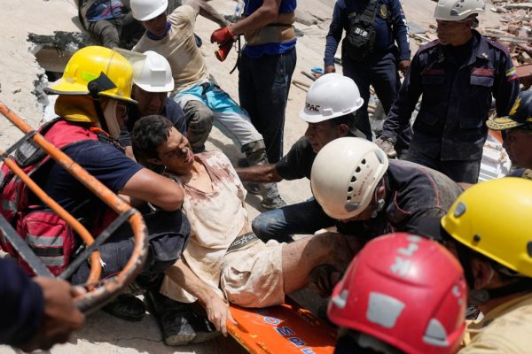 Venezuela'da 7.2 ve 7.5 Büyüklüğündeki Depremlerde Ölü Sayısı 920'ye Yükseldi, 51 Binden Fazla Kişi Kayıp