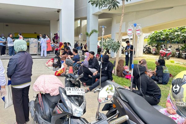 Endonezya'nın Sulawesi Adası'nda 6.7 Büyüklüğünde Deprem