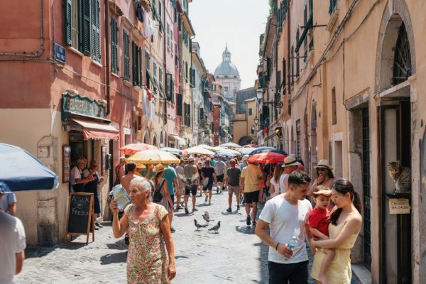 Fransa, İtalya, İspanya ve Yunanistan'da Sıcak Hava Dalgası Turizmi Vurdu: Avrupa'da Yaz Seyahatleri Krizde