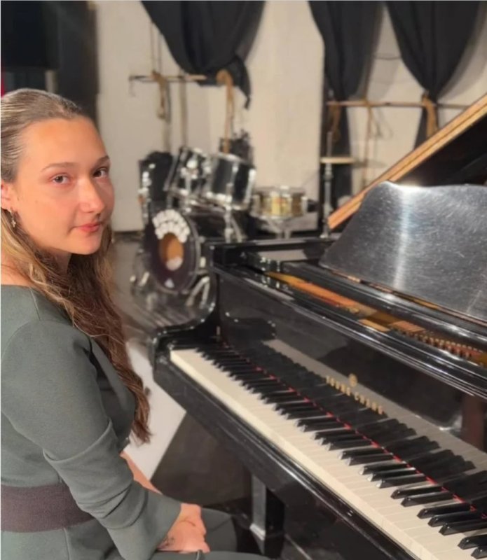 16 Yaşındaki Maria Stefanidou Uluslararası Müzik Yarışmasında Birinci Oldu, New York'ta Sahne Alacak