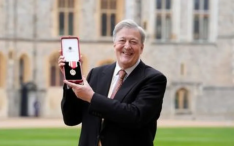 Stephen Fry, Anglo-Helen Birliği'nin Başkanı Seçildi