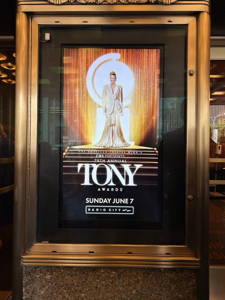 Pink Tony Ödülleri Sunuculuğu