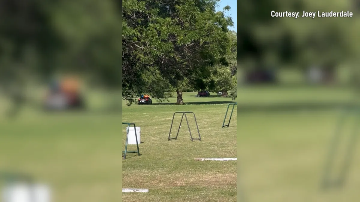 Greece Kasabasında Golf Sahasında Şerif Ofisi Kovalamacası Kameraya Yansıdı