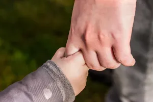 Yunanistan'da Çocuk Yardımı Ödemeleri Başladı: Hak Sahiplerine Otomatik Ödeme