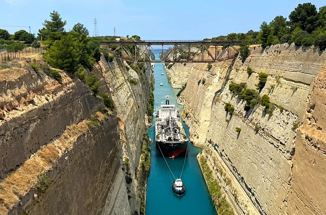 Korint Kanalı Aylar Süren Onarımların Ardından Deniz Trafiğine Yeniden Açıldı