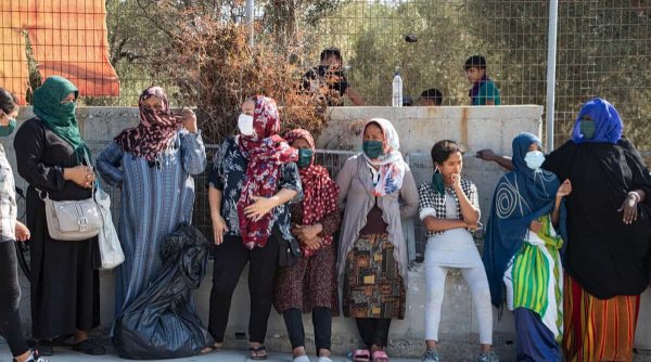 Yunanistan Düzensiz Göçmenler İçin Denizaşırı Geri Gönderme Merkezlerini Destekleyen 19 AB Ülkesine Katıldı