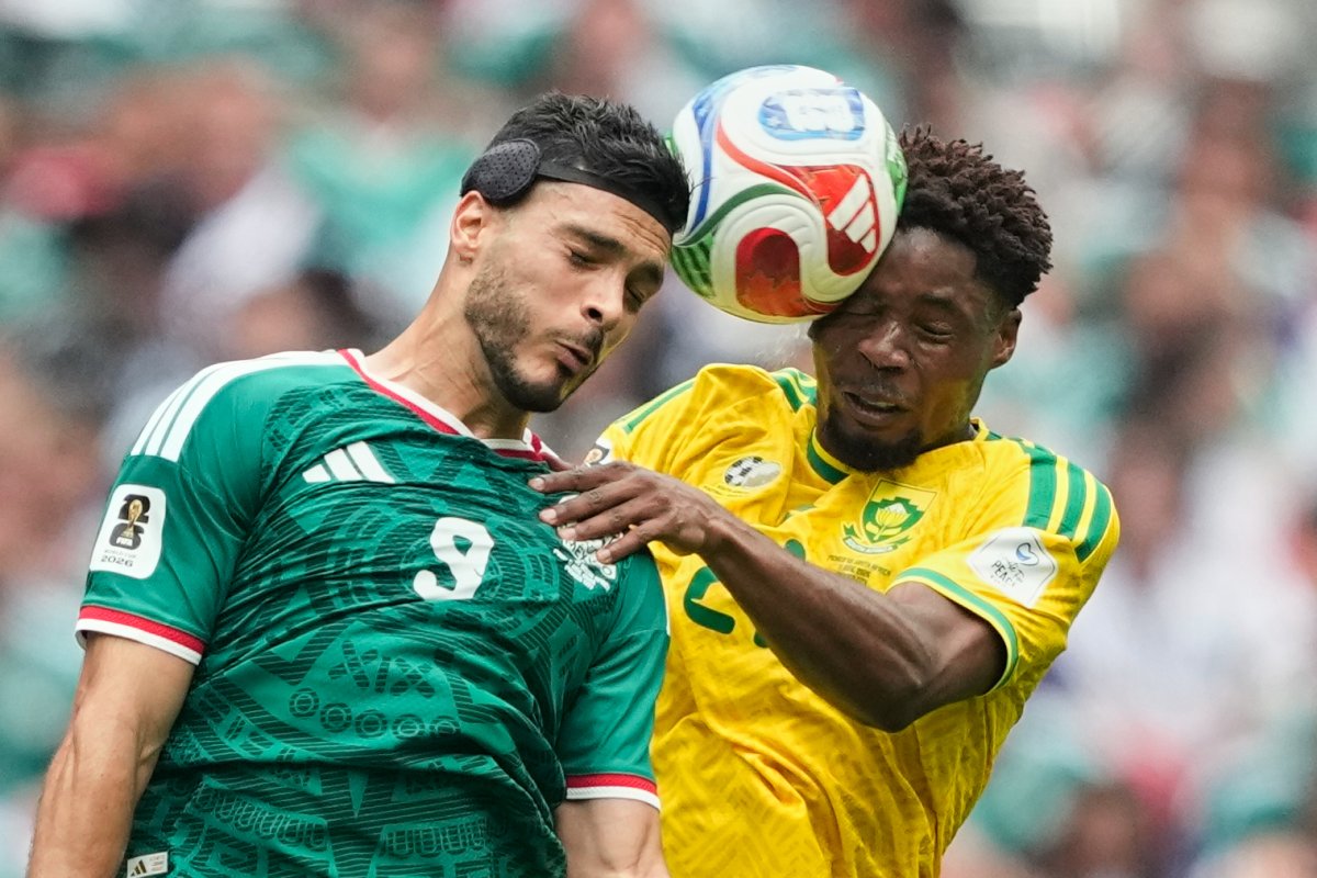 Meksika Dünya Kupası'na Fırtına Gibi Başladı: Güney Afrika'ya 2-0