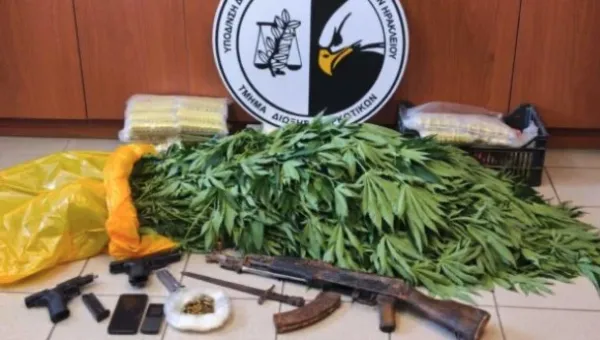 Polis, Uyuşturucu ve Silah Operasyonunda İki Kişiyi Tutukladı