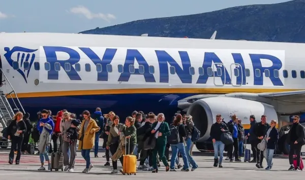 Ryanair Yolcuları Biniş Gecikmeleri Sonrası Atina'da Mahsur Kaldı