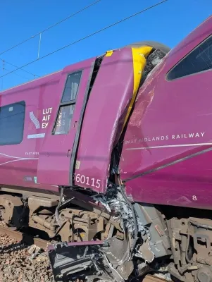 İngiltere'nin Bedford Kenti Yakınlarında İki Tren Çarpıştı: Çok Sayıda Yaralı Var