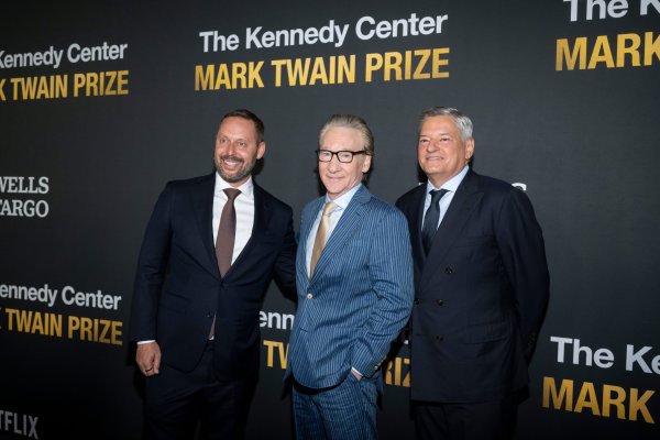 Bill Maher, Twain Mizah Ödülü'nü Trump Dönemi Karışıklığı İçinde Aldı