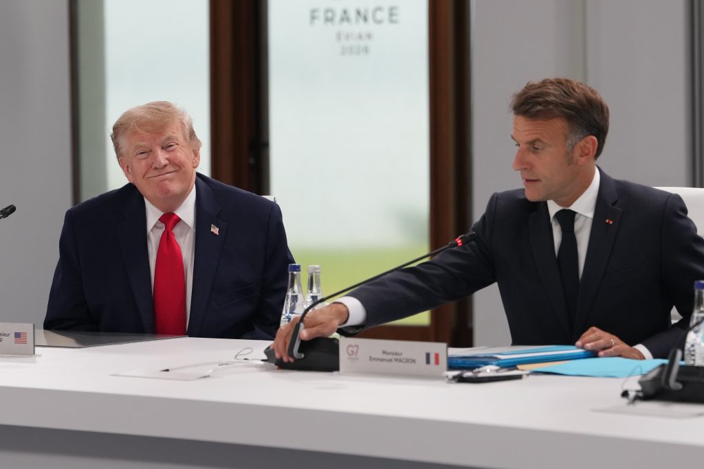 ABD Başkanı Donald Trump, Fransa Cumhurbaşkanı Emmanuel Macron ve diğer liderlerle G7 zirvesinde çalışma oturumuna katıldı.