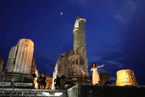 Dünyanın En Eski Tam Şarkısı, Antik Yunan Tapınağında Büyüleyici Bir Performansla Seslendirildi