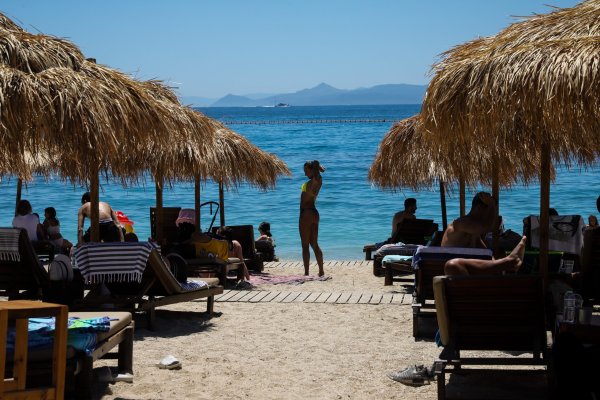 Yunanistan'da Plajları Geri Alma Çağrısı: Flaş Kalabalık Eylemi
