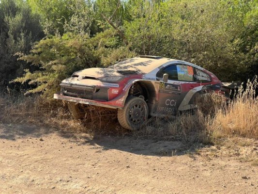 Neuville, Akropolis Rallisi'nde Öne Geçti, Solberg Kaza Yaptı