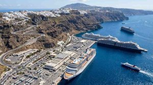 Santorini'de Kruvaziyer Turizmine Yeni Sınırlama: Athinios'ta Yolcu Payı Yüzde 30'a Düşürüldü