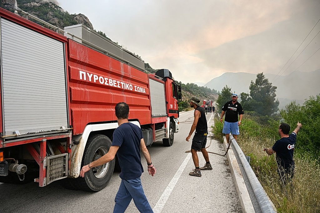 Orta Yunanistan'da Çıkan Yangın Nedeniyle Bölge Sakinlerine Tahliye Çağrısı