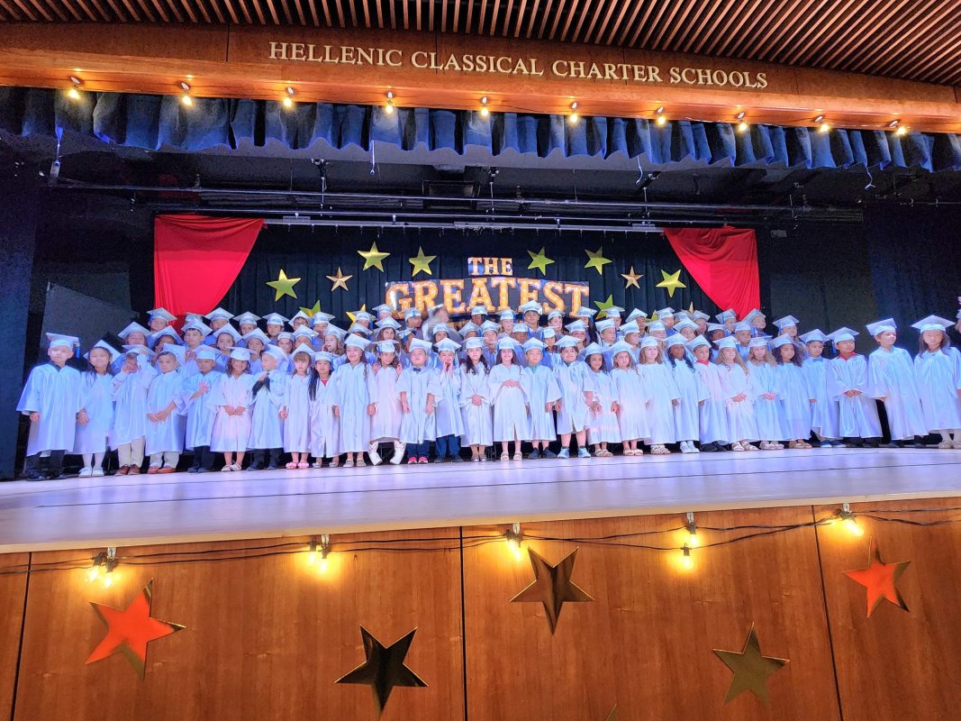 Staten Island'daki Hellenic Classical Charter School'da Mezuniyet
