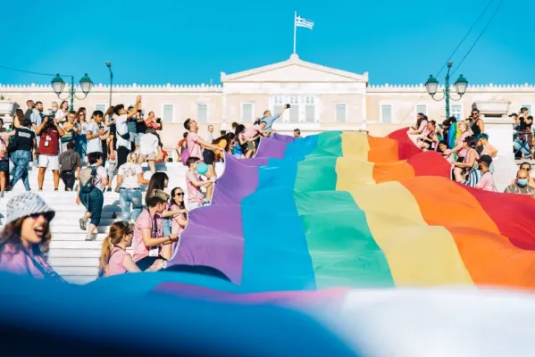 STASY 10 Yıl Sonra İlk Kez Atina Metrosu'nda Athens Pride 2026 Afişlerini Reddetti