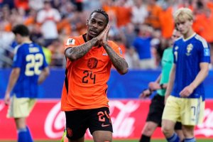 Brian Brobbey ve Hollanda, Tunus'u Yağmur Altında 3-1 Yenerek Dünya Kupası F Grubu'nda Zirveye Yerleşti