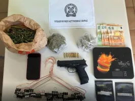 Santorini'de Polis, Uyuşturucu, Silah ve Kenevir Bitkileri Ele Geçirdi