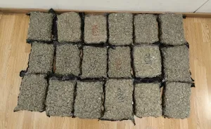 Atina Havalimanı'nda Uluslararası Uyuşturucu Kaçakçılığı Şebekesinin Şüpheli Üyesi Tutuklandı