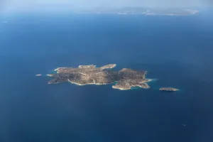 Fleves: Atina'nın Kıyılarını Koruyan Gizli Ada