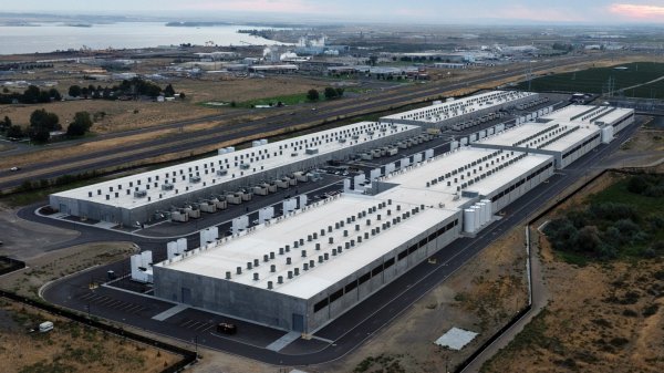 İran Riyali, ABD ve İsrail ile Sarsıntılı Ateşkes Sürerken Rekor Düşük Seviyeye Geriledi
