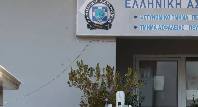 Yunan Polis Memuru, Gözaltındaki Kişiye Saldırdığı İddiasıyla Tutuklandı