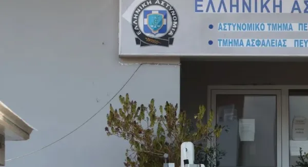 Yunan Polis Memuru, Gözaltındaki Kişiye Saldırdığı İddiasıyla Tutuklandı