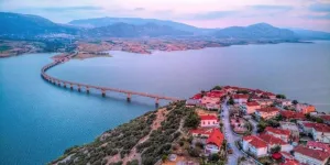 Servia Belediyesi Yeni Evlenen Çiftlere 5.000 Avro, Elati'de Doğan Her Bebek İçin 10.000 Avro Veriyor