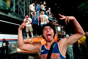 New York Knicks'in 53 Yıl Sonra Gelen Şampiyonluğu Coşku ve Kargaşayla Kutlandı
