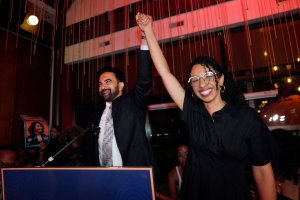 Demokratlar, Azınlık Vekillerle Çatışmalarda Irk, Popülizm ve İdeolojiyle Boğuşuyor
