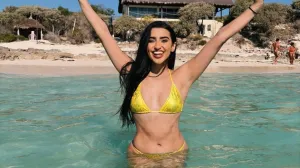 Anastasia Zarif Sarı Bikini Plaj Fotoğraflarını Paylaştı