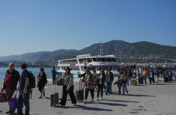 Yunanistan'da Çalışanlar Ne Kadar İzin ve İkramiye Alabilir?