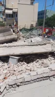 Atina'nın Petralona Semtinde Dört Katlı Apartman Çöktü