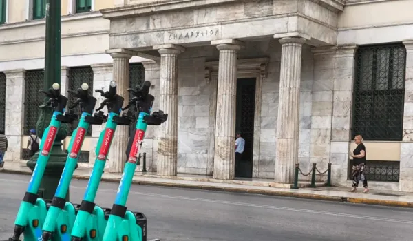 Yunanistan'da 18 Yaş Altılar için Elektrikli Scooter Yasağı