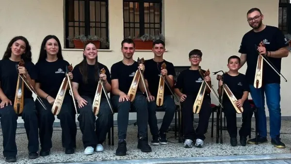 Genç Yunanlılar Geleneksel Müziğin Canlanmasına Öncülük Ediyor