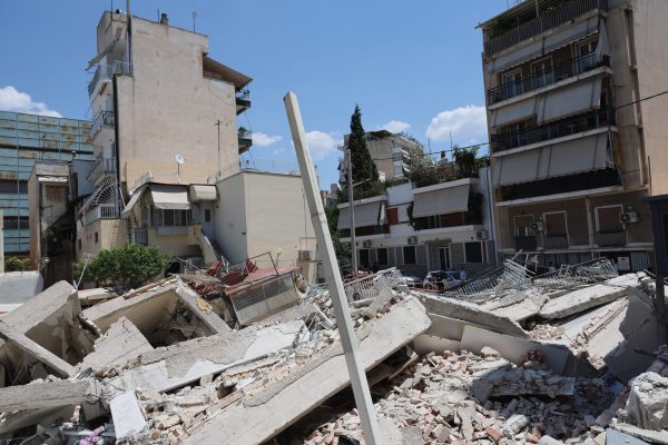 “İşten Eve Geldim ve Evim Yerinde Yoktu” – Petralona’da Çöken Apartmanın Sakini