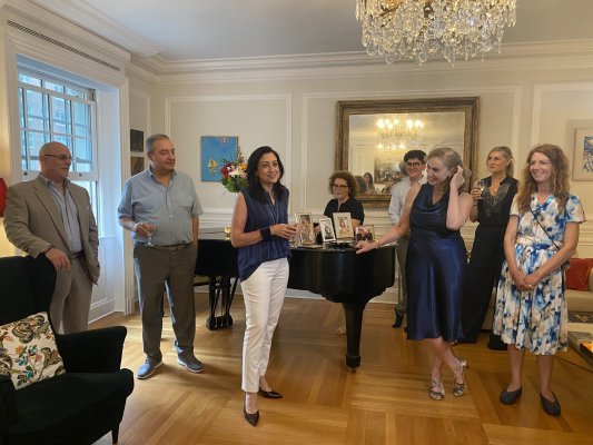 Mary Vaxevanidou ve Nikos Thomopoulos'a New York'ta Veda