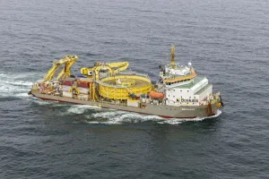 Boskalis'in Ndurance Gemisi, Yunanistan'da Yüklediği Kablolarla Fransa'daki Rüzgar Çiftliğine Katkı Sağladı