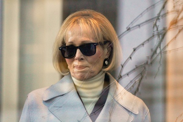 Yargıç, Trump'ın Cinsel Saldırı ve İftira Davasında E. Jean Carroll'a 5,8 Milyon Dolar Ödenmesine Hükmetti; Trump Temyiz Etti