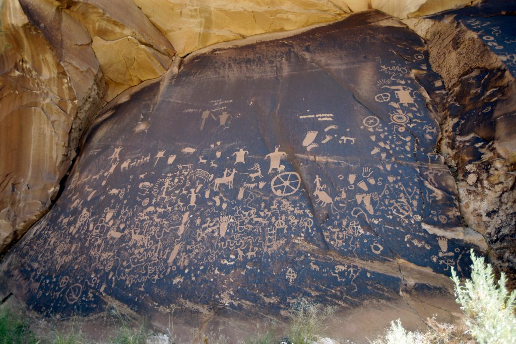 Newspaper Rock petroglif paneli