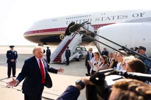 Analiz: Trump 'Büyük Kaçamakçı' Rolünü Benimsiyor, Piyasaları ve Müttefikleri Karıştıran Çelişkili Sinyaller Gönderiyor