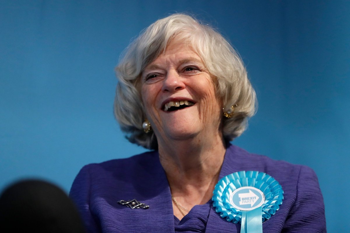Eski Politikacı ve TV Kişiliği Ann Widdecombe'un Hedefli Saldırıda Öldüğü Bildirildi