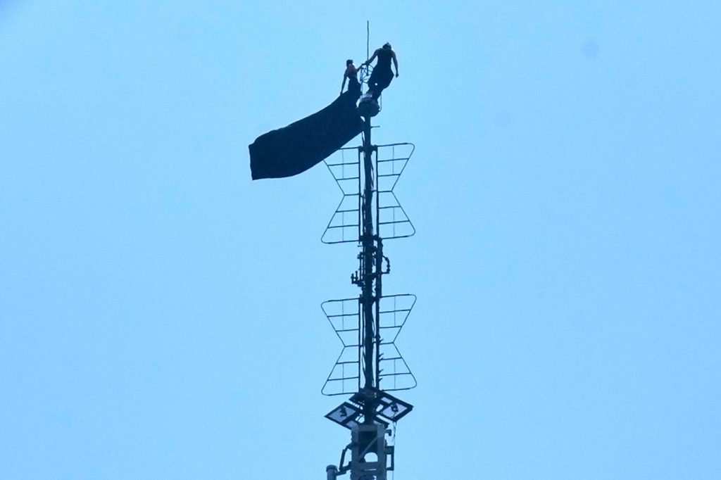Empire State Binası'nın Antenine Tırmanan Çift Evlilik Teklifi Ardından Gözaltına Alındı