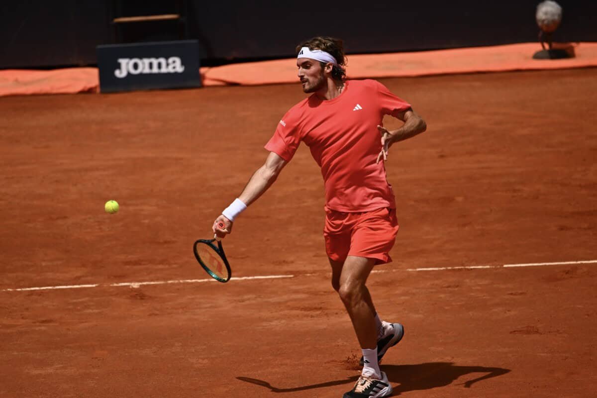 Stefanos Tsitsipas Gstaad'da Şampiyon Oldu, 16 Ay Sonra ATP Kupasına Uzandı