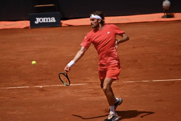 Stefanos Tsitsipas Gstaad'da Şampiyon Oldu, 16 Ay Sonra ATP Kupasına Uzandı