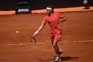 Stefanos Tsitsipas Gstaad'da Şampiyon Oldu, 16 Ay Sonra ATP Kupasına Uzandı
